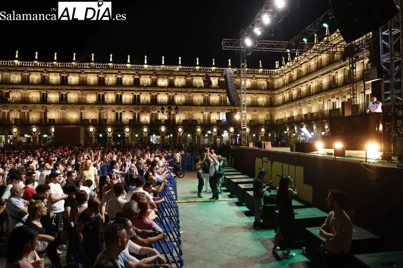 Foto 15 - Lleno en la Plaza Mayor para saltar con la m&uacute;sica electr&oacute;nica de Yves V y Brian Cross
