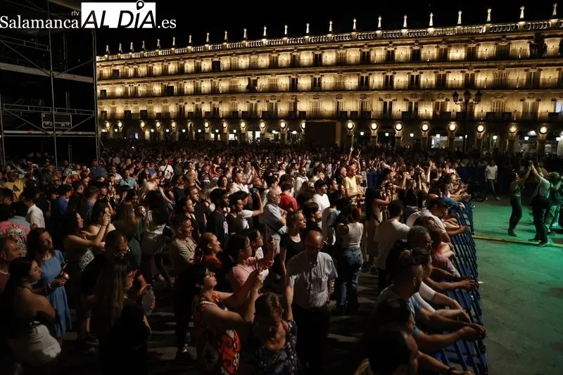 Foto 16 - Lleno en la Plaza Mayor para saltar con la m&uacute;sica electr&oacute;nica de Yves V y Brian Cross