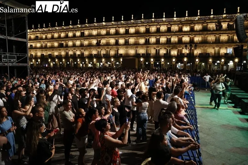 Foto 17 - Lleno en la Plaza Mayor para saltar con la m&uacute;sica electr&oacute;nica de Yves V y Brian Cross