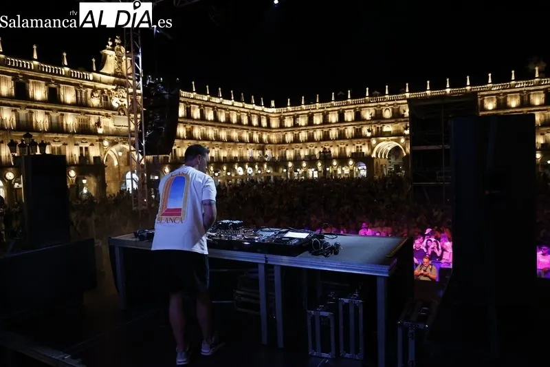 Foto 30 - Lleno en la Plaza Mayor para saltar con la m&uacute;sica electr&oacute;nica de Yves V y Brian Cross