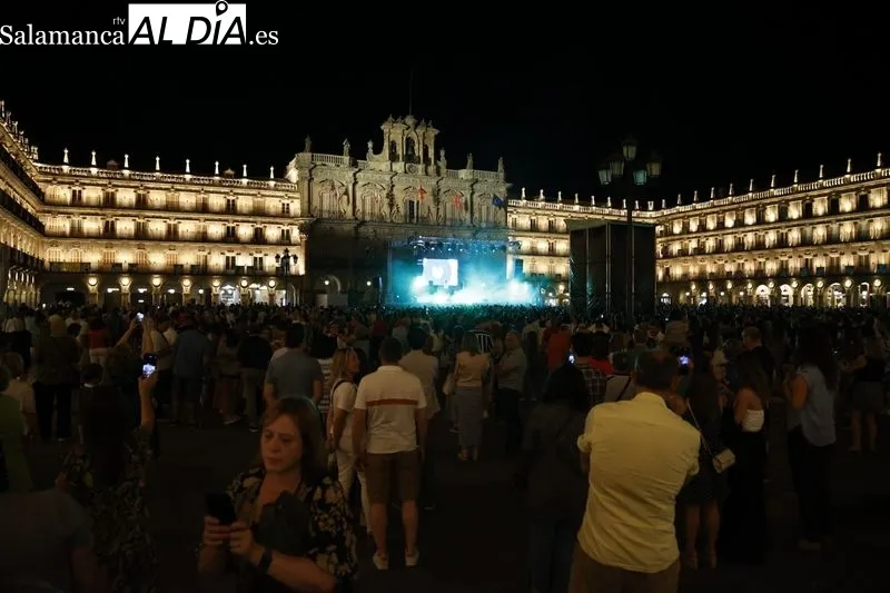 Foto 33 - Lleno en la Plaza Mayor para saltar con la m&uacute;sica electr&oacute;nica de Yves V y Brian Cross