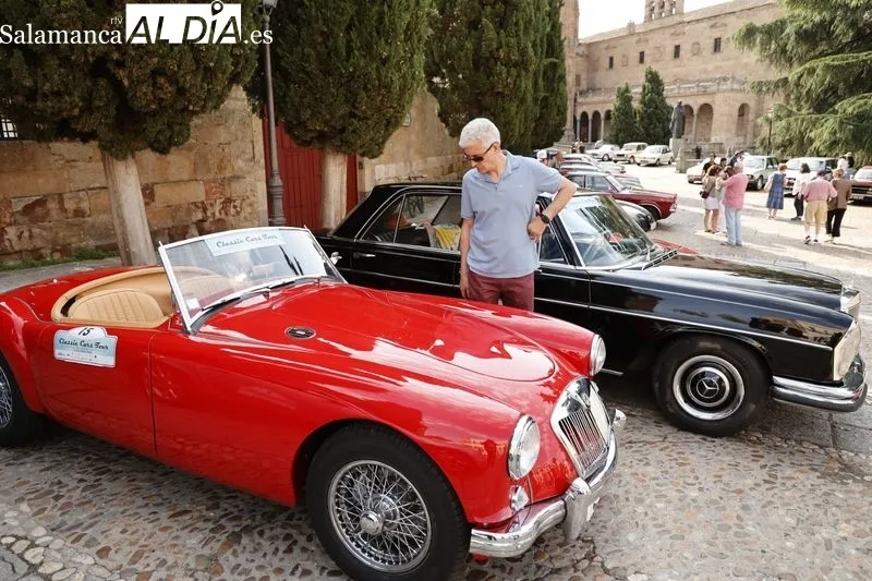 Foto 2 - 35 veh&iacute;culos del Classic Cars Tour visitan Salamanca