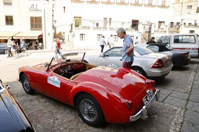 Foto 14 - 35 veh&iacute;culos del Classic Cars Tour visitan Salamanca