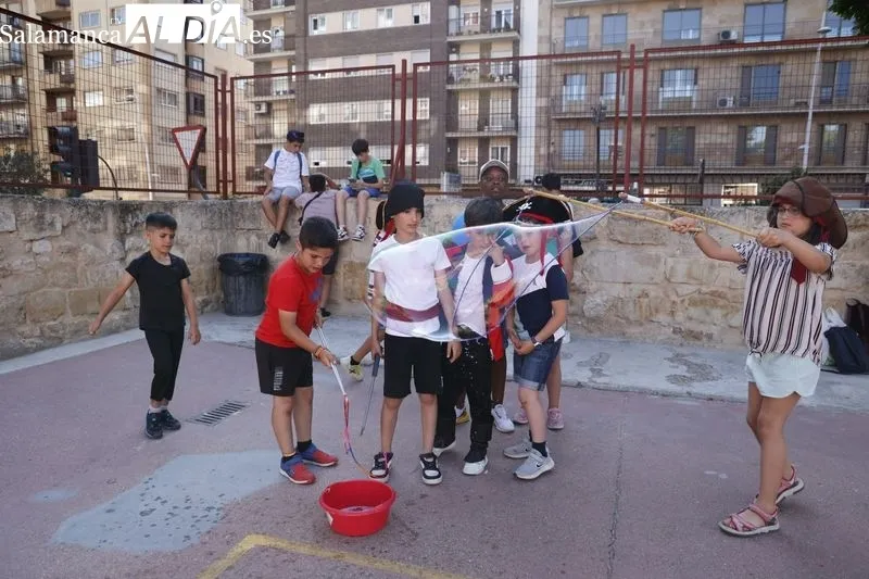 Foto 5 - El CEIP Padre Manj&oacute;n se disfraza para marcharse de vacaciones