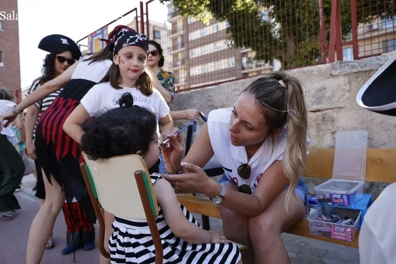 Foto 6 - El CEIP Padre Manj&oacute;n se disfraza para marcharse de vacaciones