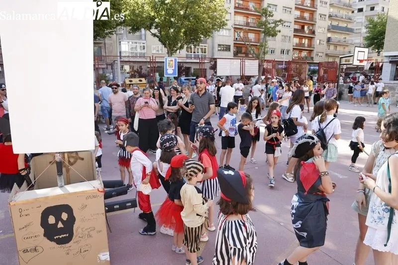 Foto 10 - El CEIP Padre Manj&oacute;n se disfraza para marcharse de vacaciones