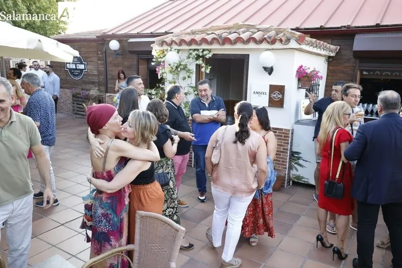 Foto 8 - Buen ambiente en la primera cita del ciclo Risas en Noches de Verano