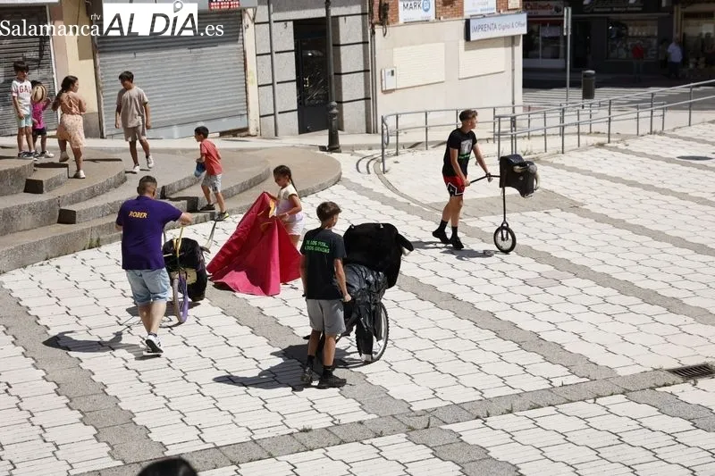 Foto 4 - Encierro infantil para comenzar el s&aacute;bado festivo en Pizarrales