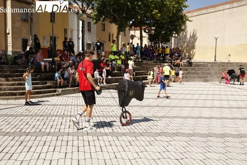 Foto 6 - Encierro infantil para comenzar el s&aacute;bado festivo en Pizarrales