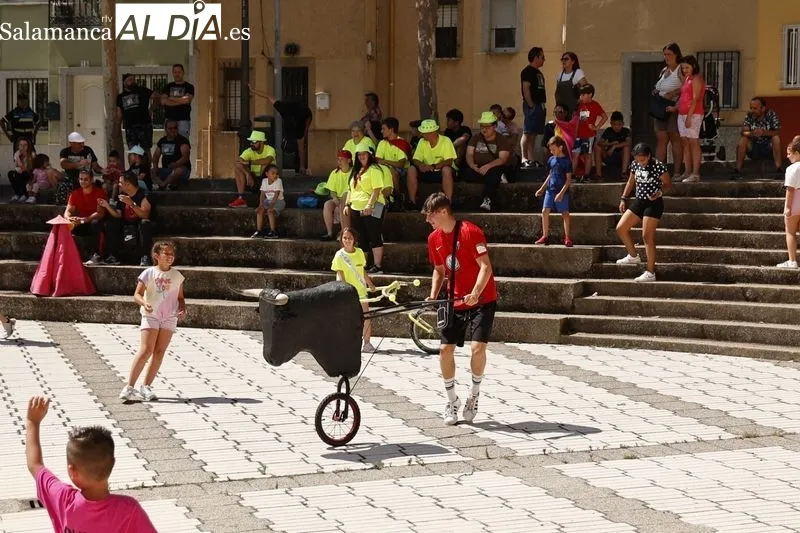 Foto 12 - Encierro infantil para comenzar el s&aacute;bado festivo en Pizarrales
