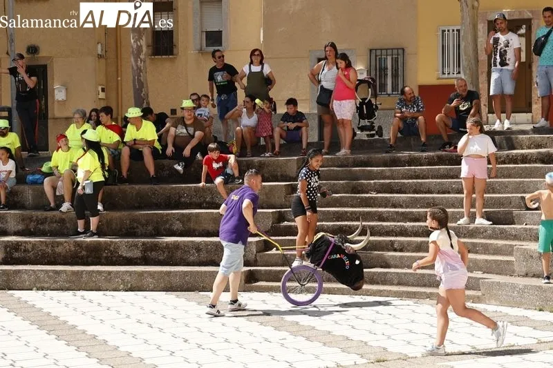 Foto 14 - Encierro infantil para comenzar el s&aacute;bado festivo en Pizarrales