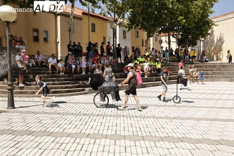 Foto 18 - Encierro infantil para comenzar el s&aacute;bado festivo en Pizarrales