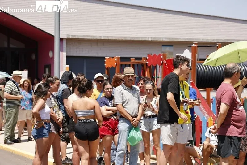 Foto 4 - Los vecinos de Pelabravo disfrutan de una gran paella para celebrar San Juan Bautista