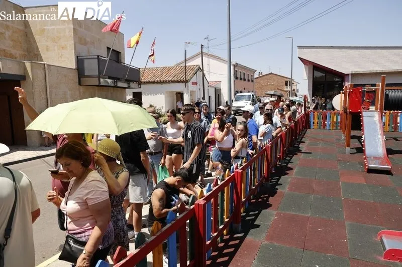 Foto 6 - Los vecinos de Pelabravo disfrutan de una gran paella para celebrar San Juan Bautista