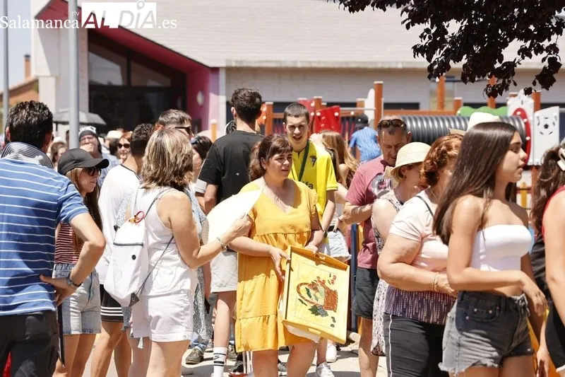 Foto 7 - Los vecinos de Pelabravo disfrutan de una gran paella para celebrar San Juan Bautista