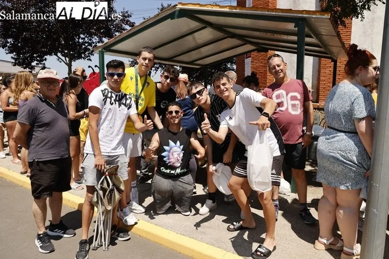 Foto 9 - Los vecinos de Pelabravo disfrutan de una gran paella para celebrar San Juan Bautista