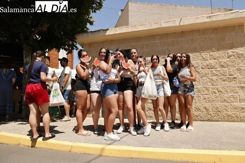 Foto 11 - Los vecinos de Pelabravo disfrutan de una gran paella para celebrar San Juan Bautista