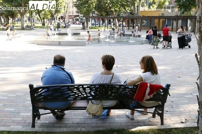 Foto 4 - La ola de calor 'vac&iacute;a' el centro de Salamanca... y otros se refugian a la sombra