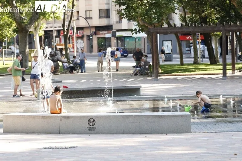 Foto 5 - La ola de calor 'vac&iacute;a' el centro de Salamanca... y otros se refugian a la sombra