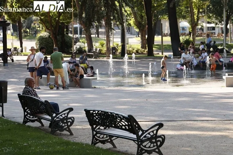 Foto 8 - La ola de calor 'vac&iacute;a' el centro de Salamanca... y otros se refugian a la sombra