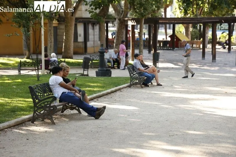 Foto 9 - La ola de calor 'vac&iacute;a' el centro de Salamanca... y otros se refugian a la sombra