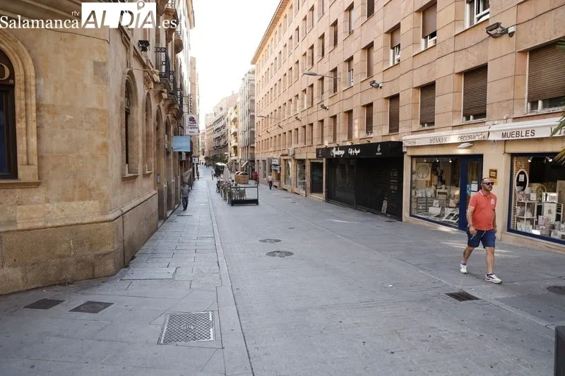 Foto 11 - La ola de calor 'vac&iacute;a' el centro de Salamanca... y otros se refugian a la sombra