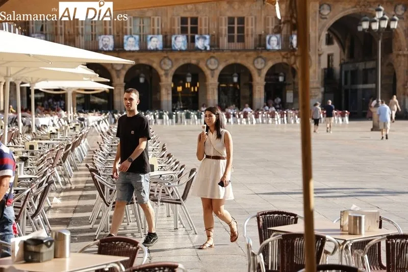 Foto 17 - La ola de calor 'vac&iacute;a' el centro de Salamanca... y otros se refugian a la sombra