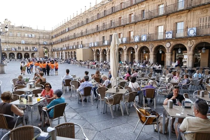 Foto 20 - La ola de calor 'vac&iacute;a' el centro de Salamanca... y otros se refugian a la sombra