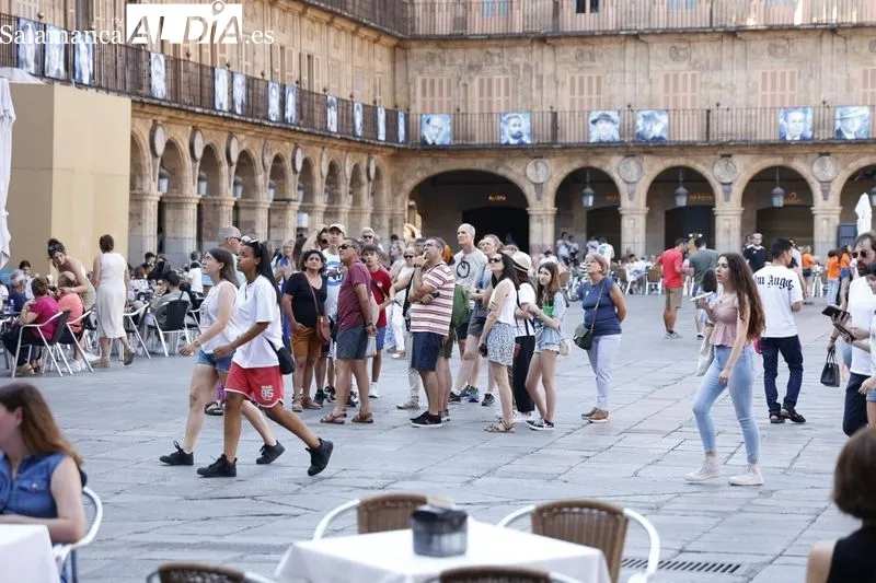 Foto 23 - La ola de calor 'vac&iacute;a' el centro de Salamanca... y otros se refugian a la sombra