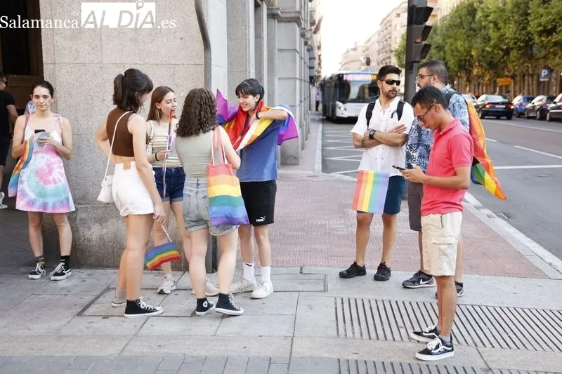 Foto 2 - Manifestaci&oacute;n: la Gran V&iacute;a se llena de banderas LGTBI+