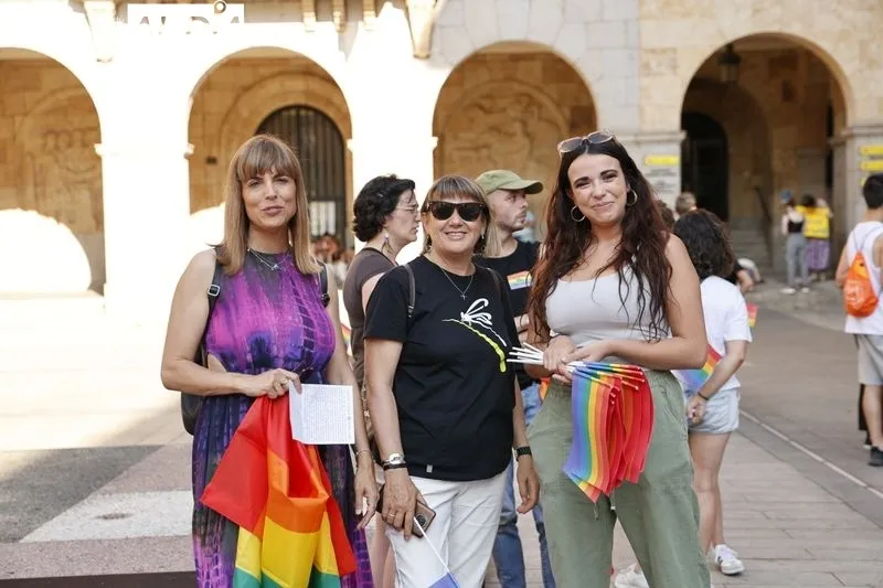 Foto 3 - Manifestaci&oacute;n: la Gran V&iacute;a se llena de banderas LGTBI+
