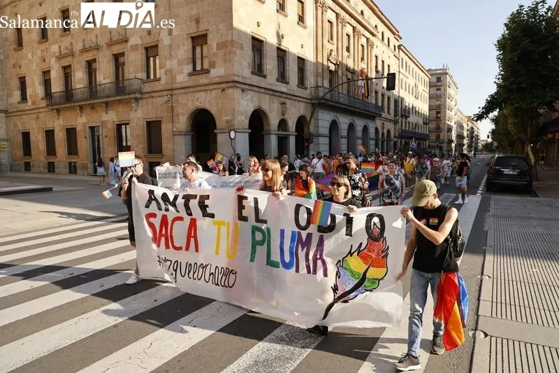 Foto 10 - Manifestaci&oacute;n: la Gran V&iacute;a se llena de banderas LGTBI+