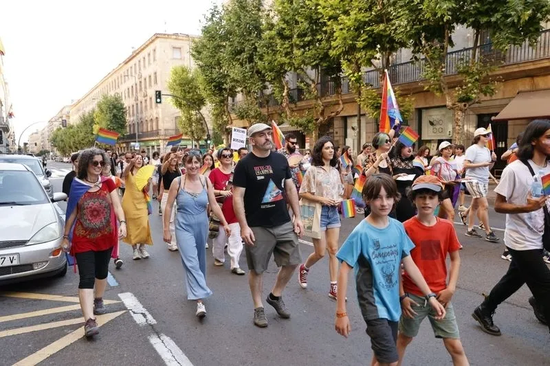 Foto 16 - Manifestaci&oacute;n: la Gran V&iacute;a se llena de banderas LGTBI+