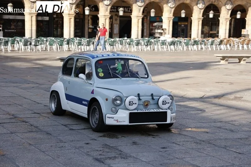Foto 3 - M&aacute;s de un centenar de Seat 600 invaden la Plaza Mayor