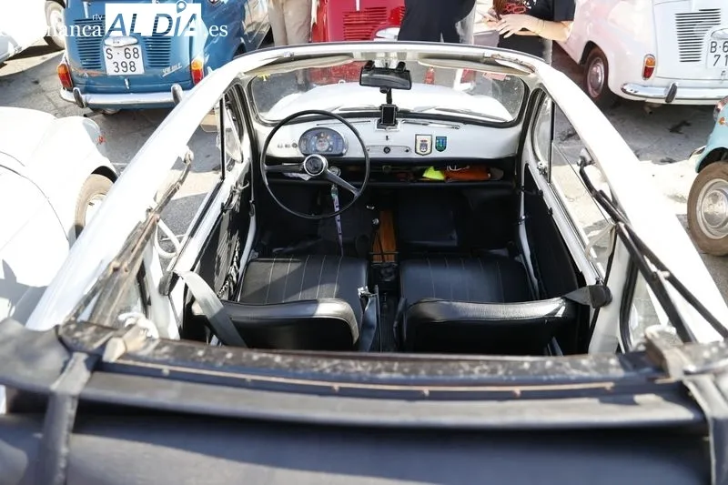 Foto 19 - M&aacute;s de un centenar de Seat 600 invaden la Plaza Mayor