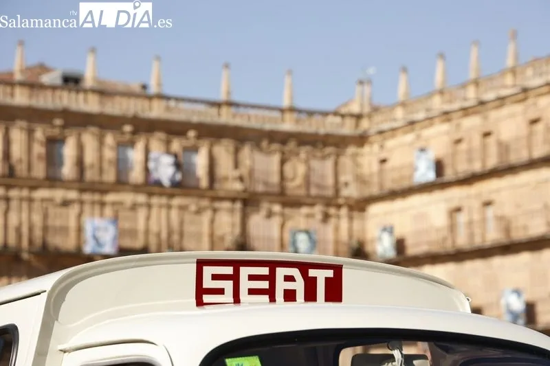 Foto 22 - M&aacute;s de un centenar de Seat 600 invaden la Plaza Mayor