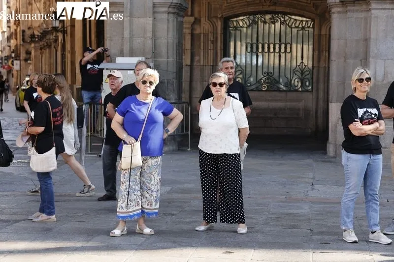 Foto 30 - M&aacute;s de un centenar de Seat 600 invaden la Plaza Mayor