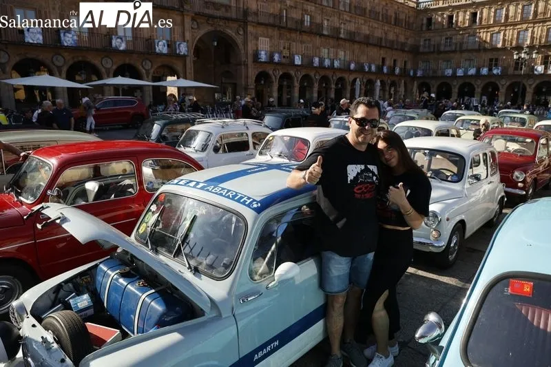 Foto 32 - M&aacute;s de un centenar de Seat 600 invaden la Plaza Mayor