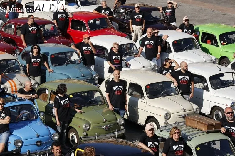 Foto 50 - M&aacute;s de un centenar de Seat 600 invaden la Plaza Mayor