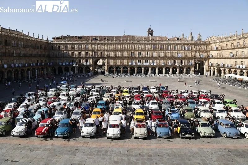 Foto 51 - M&aacute;s de un centenar de Seat 600 invaden la Plaza Mayor