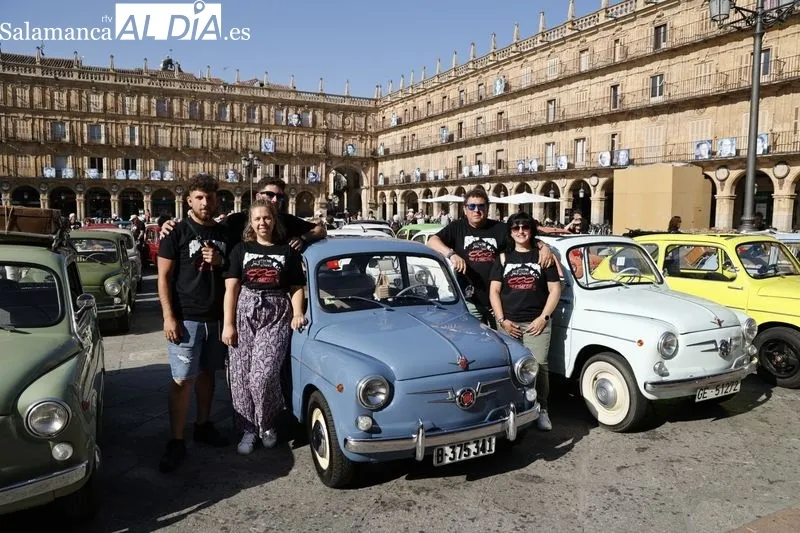 Foto 52 - M&aacute;s de un centenar de Seat 600 invaden la Plaza Mayor