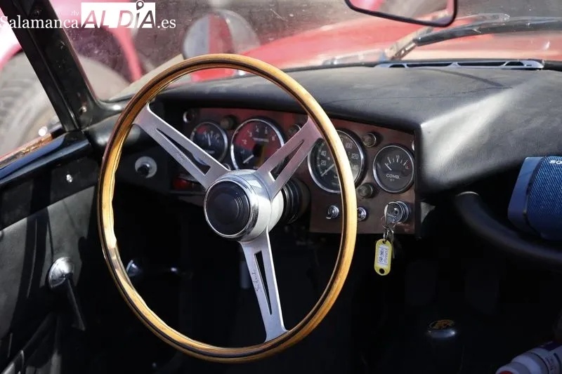 Foto 55 - M&aacute;s de un centenar de Seat 600 invaden la Plaza Mayor