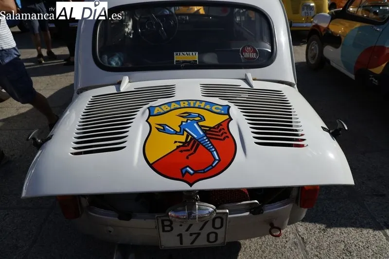 Foto 58 - M&aacute;s de un centenar de Seat 600 invaden la Plaza Mayor