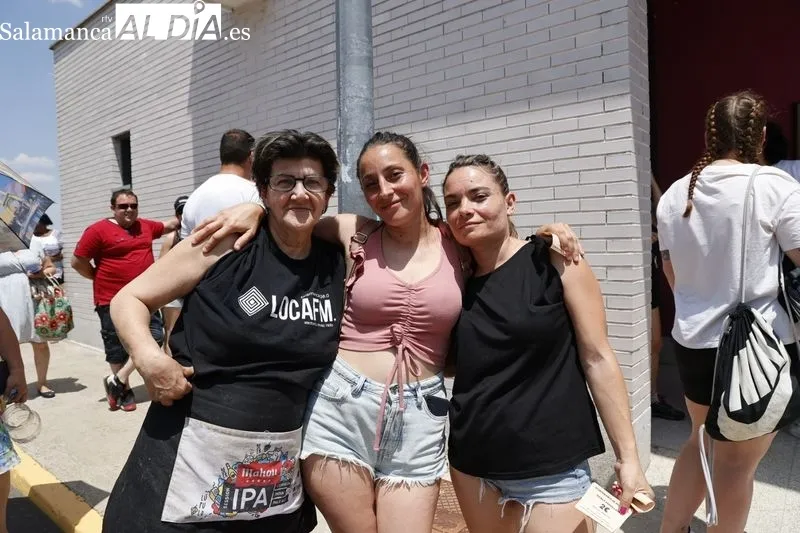 Foto 2 - En Pelabravo acaban bien las fiestas: todos los vecinos degustan una rica parrillada