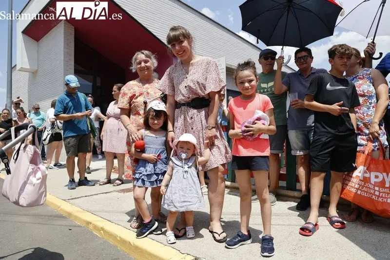 Foto 4 - En Pelabravo acaban bien las fiestas: todos los vecinos degustan una rica parrillada