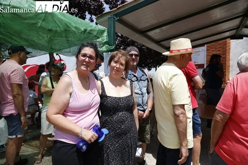 Foto 13 - En Pelabravo acaban bien las fiestas: todos los vecinos degustan una rica parrillada