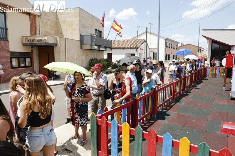 Foto 14 - En Pelabravo acaban bien las fiestas: todos los vecinos degustan una rica parrillada