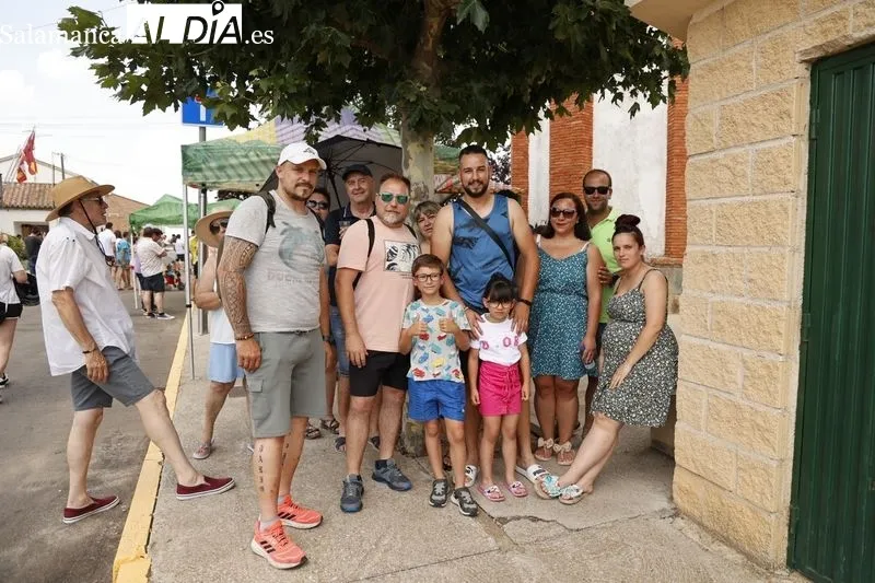 Foto 21 - En Pelabravo acaban bien las fiestas: todos los vecinos degustan una rica parrillada