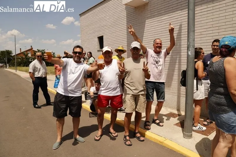 Foto 24 - En Pelabravo acaban bien las fiestas: todos los vecinos degustan una rica parrillada