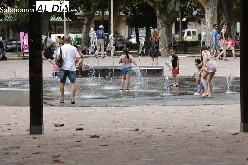 Foto 18 - Los salmantinos sufren el calor y el bochorno en la tarde de este domingo